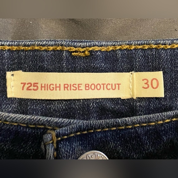 Levi , 725 High Rise Bootcut - Picture 3 of 3